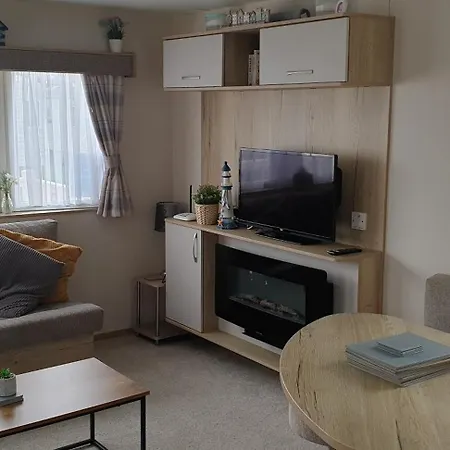 Primrose Valley - Primrose Field 9 * Filey