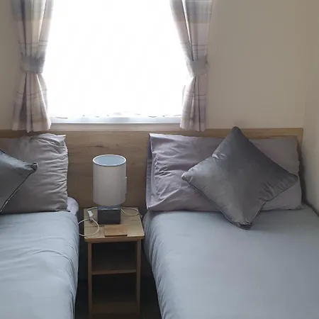 Primrose Valley - Primrose Field 9 * Filey